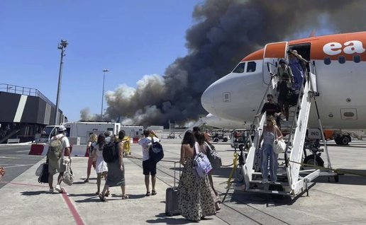 Easyjet flight alighting in Bordeaux today.
