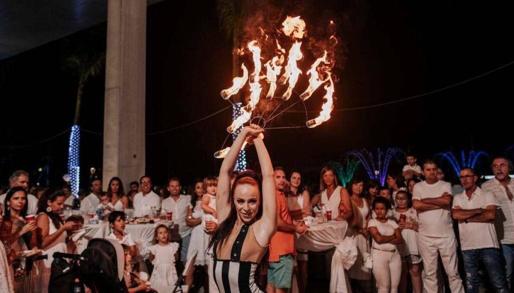 Estepona to dazzle in white for Aprona’s annual charity night