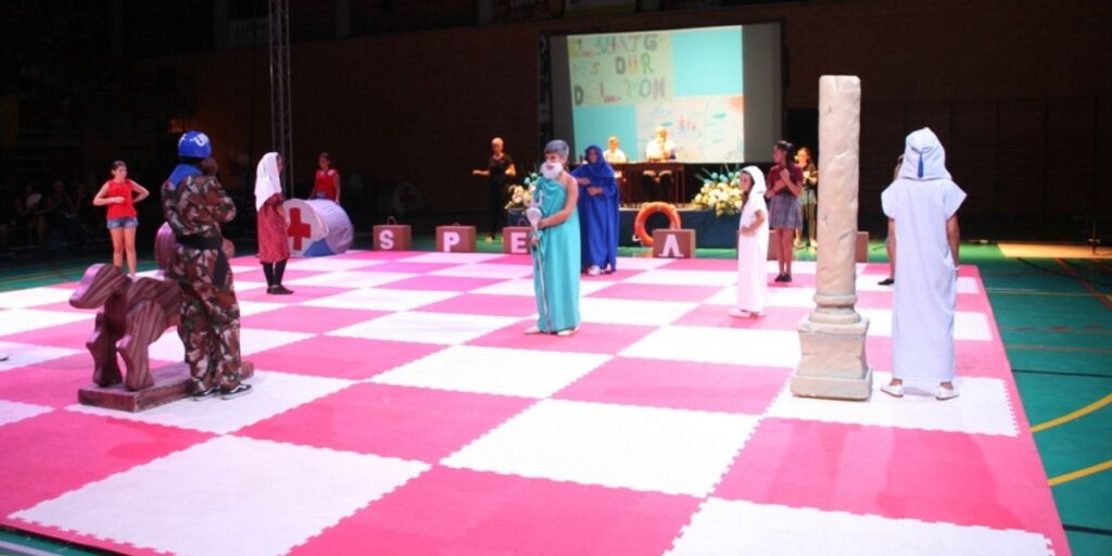 Jávea’s magical Living Chess returns with child performers, giant chessboard and a journey around the world