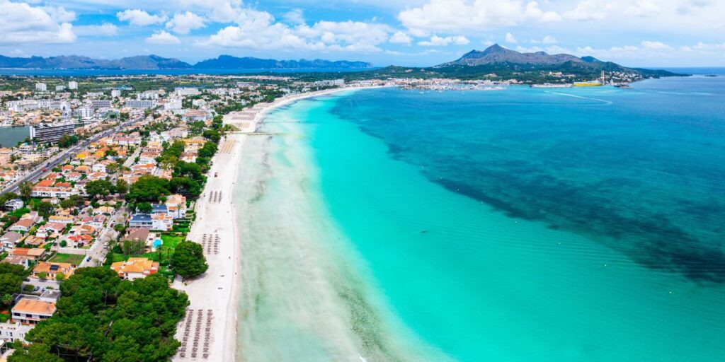 Tourist finds kilo of cocaine in Mallorca sea weeks after father made almost identical discovery