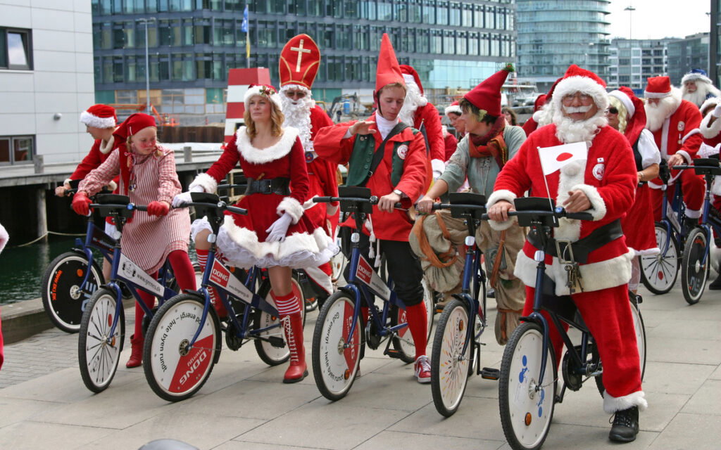 Christmas is coming! 100s of Santa Claus at World Congress invade Danish city in mid July
