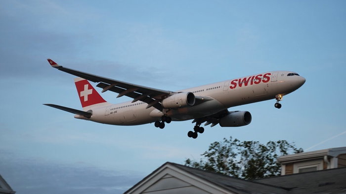 SwissAir coming into land.