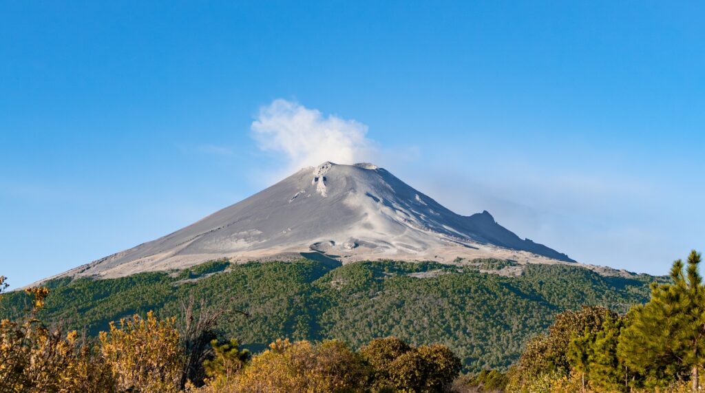 More than 1,000 tiny earthquakes detected beneath Tenerife’s Teide volcano. What scientists say now