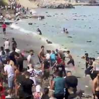 Floods of Moroccan residents invate Ceuta.