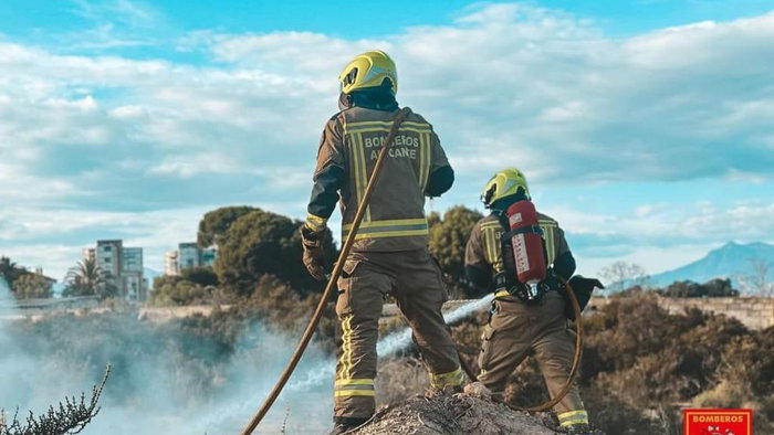 Costa Blanca firefighters deployed to help battle major wildfires in central Spain.