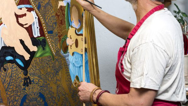 Flood-inspired art exhibition opens in Petrer with paintings created using DANA mud