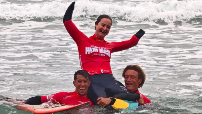 Sara Almagro surfs to victory in Galicia