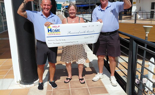 Costa Blanca golfers raise €2,005 to help local residents through Help at Home