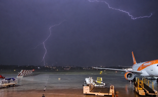 Lightning and hail strike Malaga