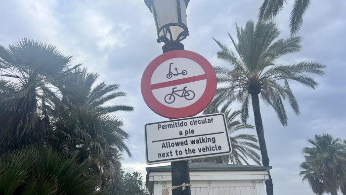 New signs on the Paseo Maritimo.