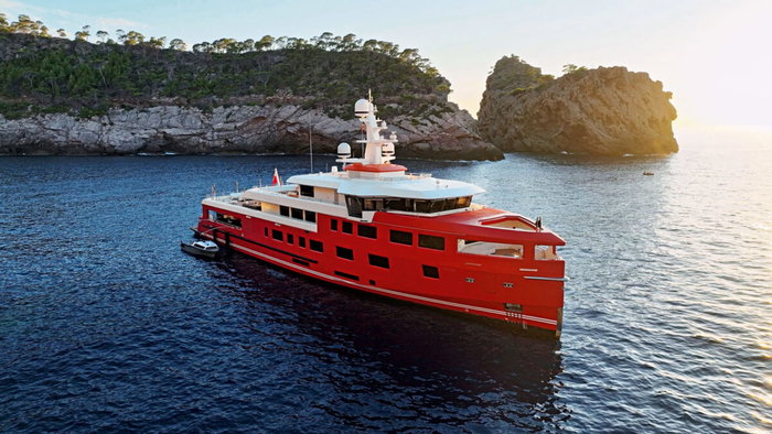 Red superyacht Akula turns heads in La Herradura.