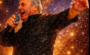 Neil Diamond tribute brings classic hits to Lo Crispin Tavern in Algorfa