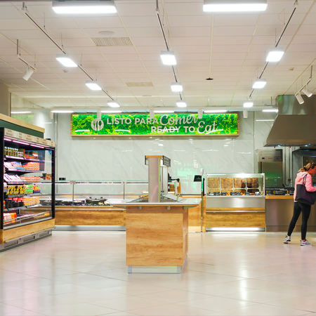 The ready to eat food section in a Spanish food section