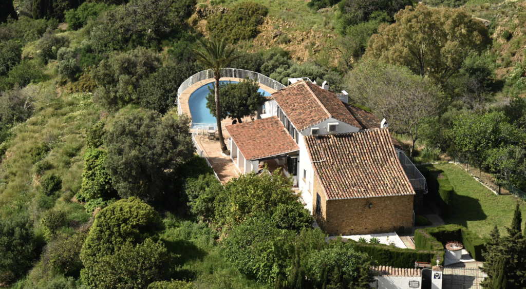 When an old extension turns up during a property sale in Spain. Declaring an existing construction.