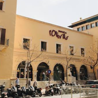 Adrien Brody surprised crowds at the iconic Mercat L'Olivar