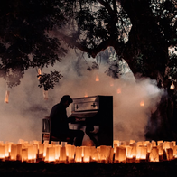 Pianist and composer David Gómez will perform his acclaimed 1 Piano & 200 Candles experience at Finca Ca’s Pianista