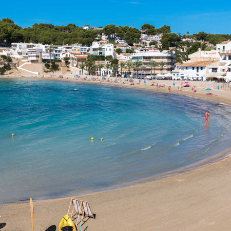 The beach hacks parents swear by for stress-free sandy days