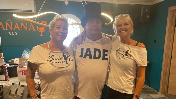 €2,300 for Cancer Care Jávea