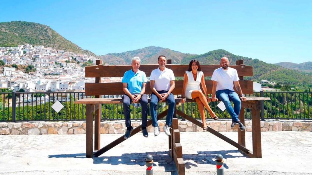 Two new Costa del Sol photo spots have just arrived, and one is enormous