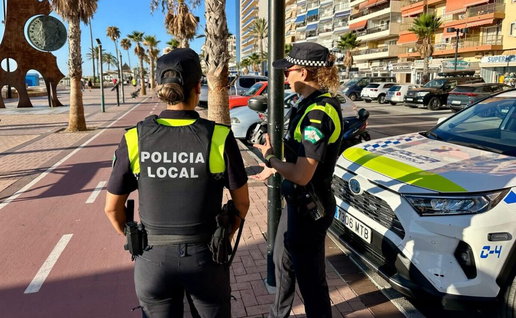 2 police officers on Fuengirola streets