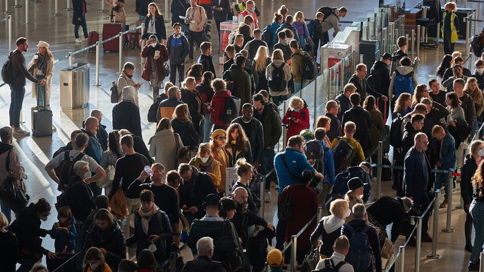 Airport passport queues