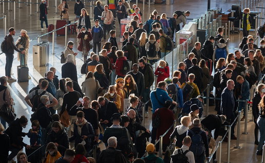 Airport passport queues