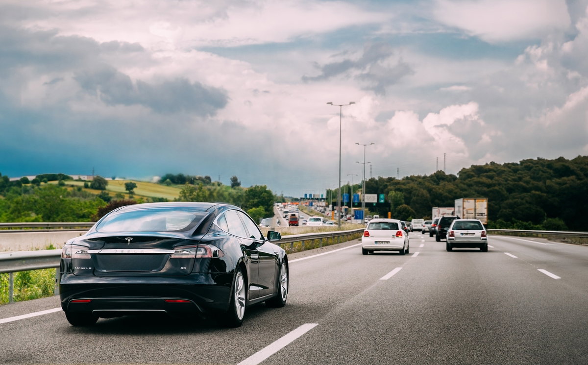 euroweeklynews.com - Adam Woodward - Electric cars can drive 30km/h faster than petrol cars in this European country