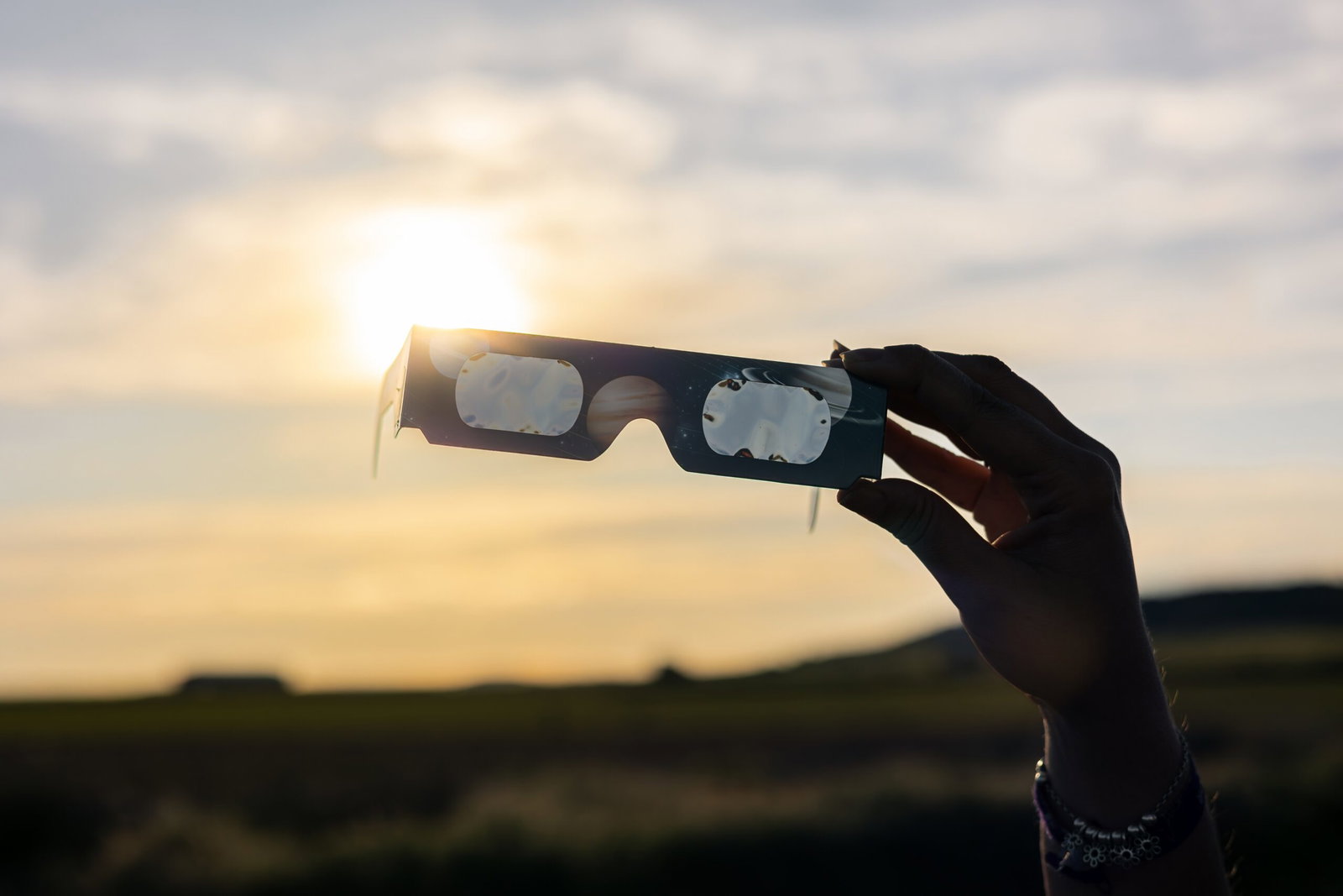 Spain eclipse sparks hundreds of medical attendances as eye problems reported