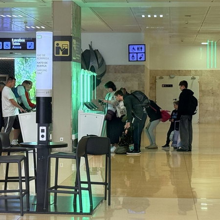 Using the EES machines at Girona Airport.
