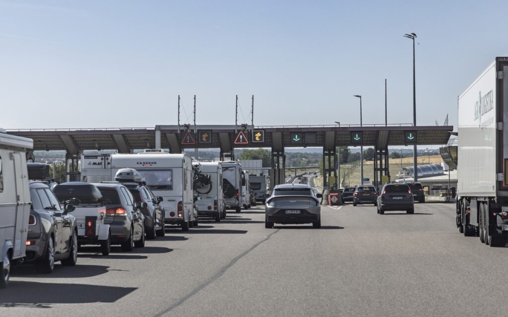British family caught lifting French motorway barrier after months of toll dodging One British family living in France family had a very hands-on approach to avoiding French motorway tolls. Most drivers trying […]