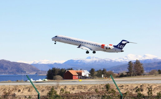 SAS flight forced to go around as other plane in the way.