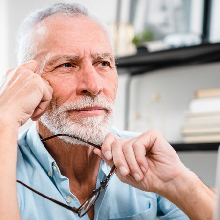 Retired man considering returning to work under Spain’s new flexible retirement rules