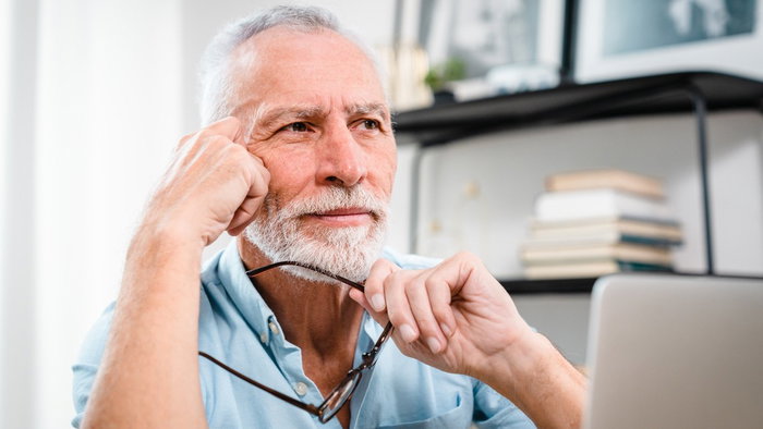 Retired man considering returning to work under Spain’s new flexible retirement rules