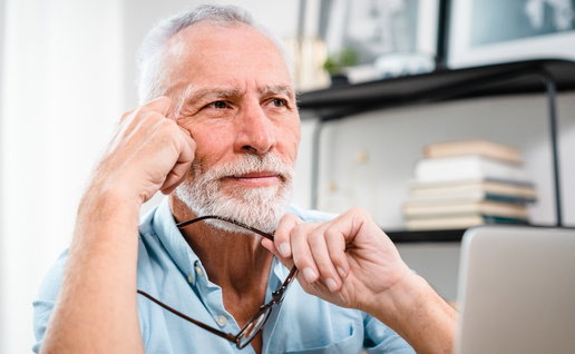 Retired man considering returning to work under Spain’s new flexible retirement rules