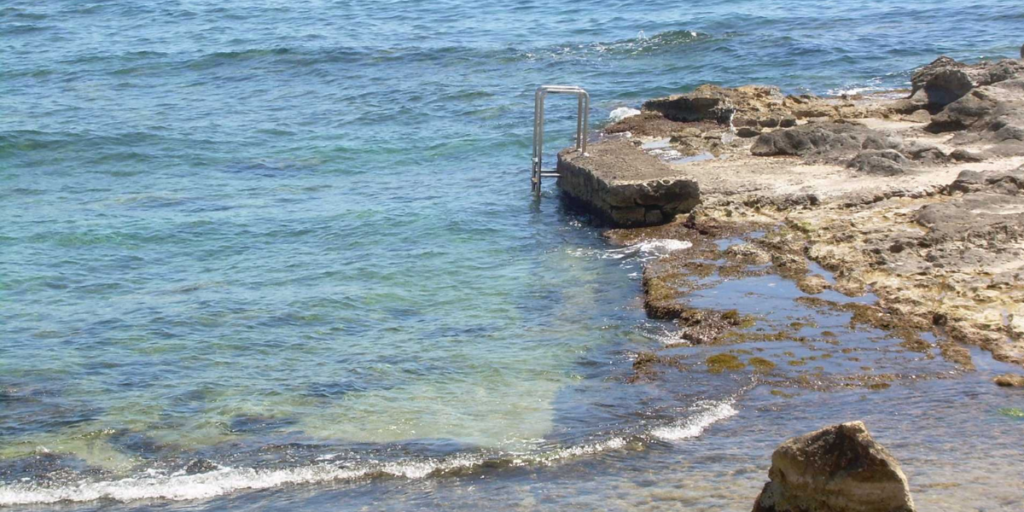 Moraira’s Cala de l’Andragó reopens for swimming after water quality declared safe