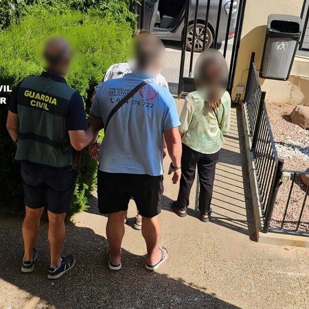 3 Brits led away by police in Calpe.