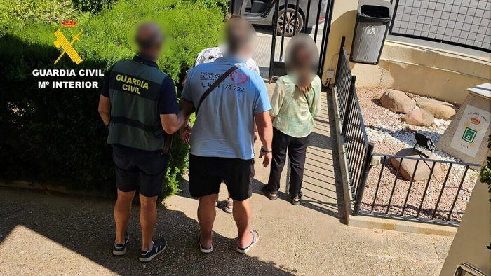 3 Brits led away by police in Calpe.