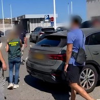 Guardia Civil checking cars at the border
