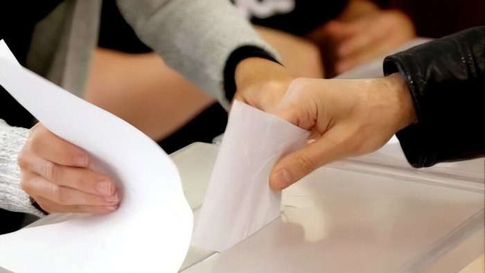 Hand casting vote in local elections
