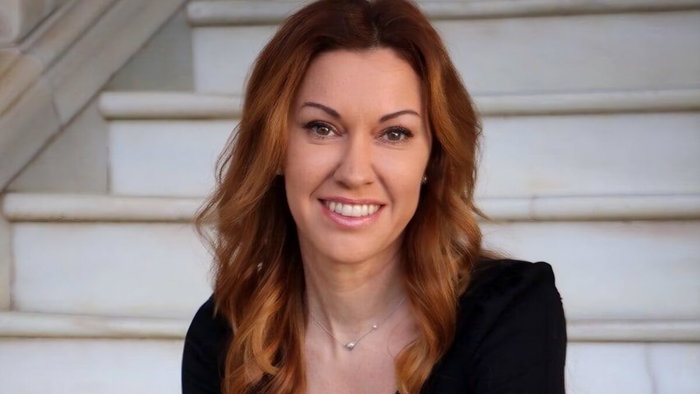 Ex-MP Mercedes López Romero warns against eclipse stare.