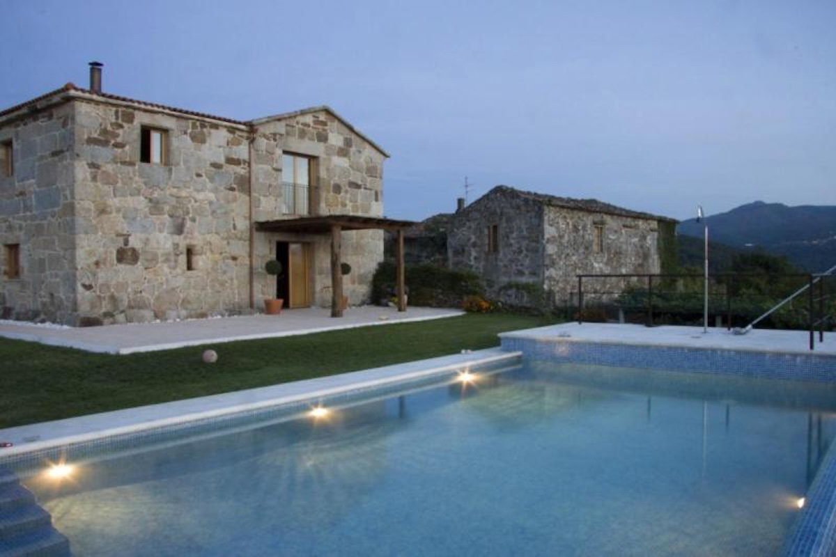Spain wedding spirals into chaos as €40k row and cheating allegation sparks brawl