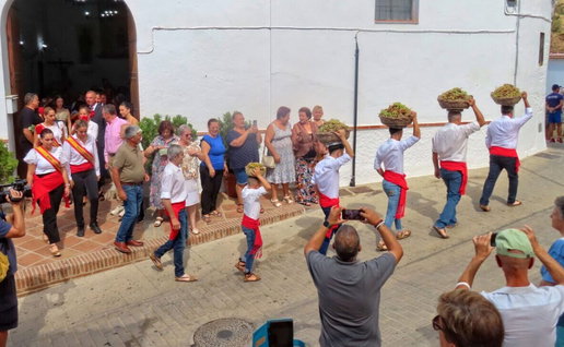 Start of the Viñeros festival in Moclinejos.