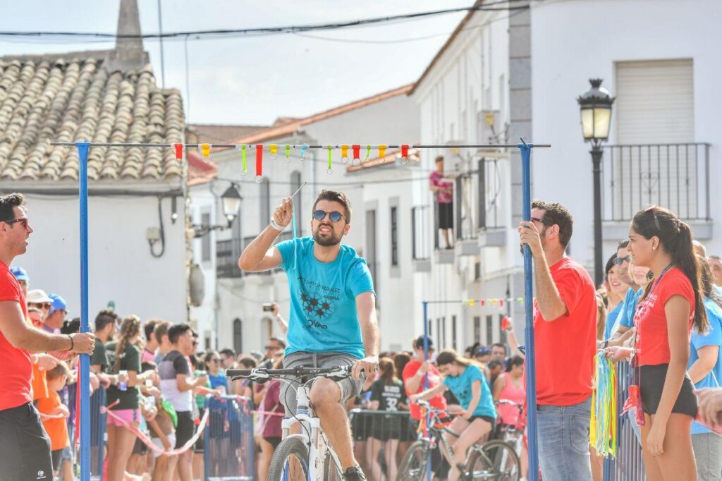 Rojales in brief: Watercolour exhibition and traditional Ribbon Race bring autumn activities