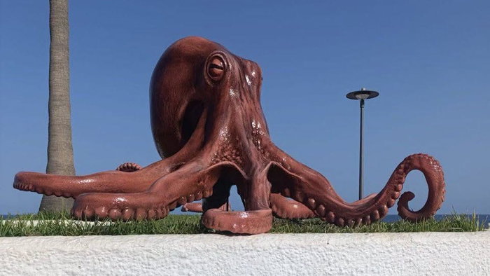 Giant octopus sculpture installed in Garrucha.