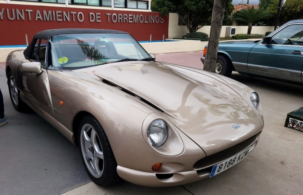Old-school motors and classic cars take to the streets of Torremolinos as the ‘Amigos de los Clasicos’ rally returns