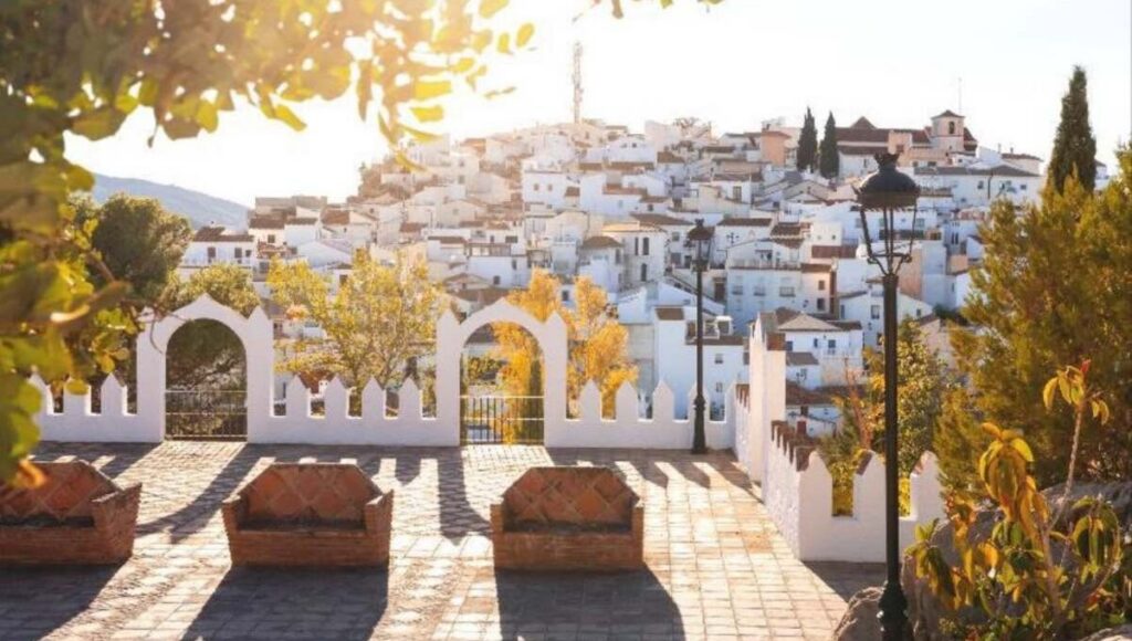 Sunday perfection in Comares, live music, local crafts and a warm welcome for everyone at the Plaza Balcon de la Axarquia