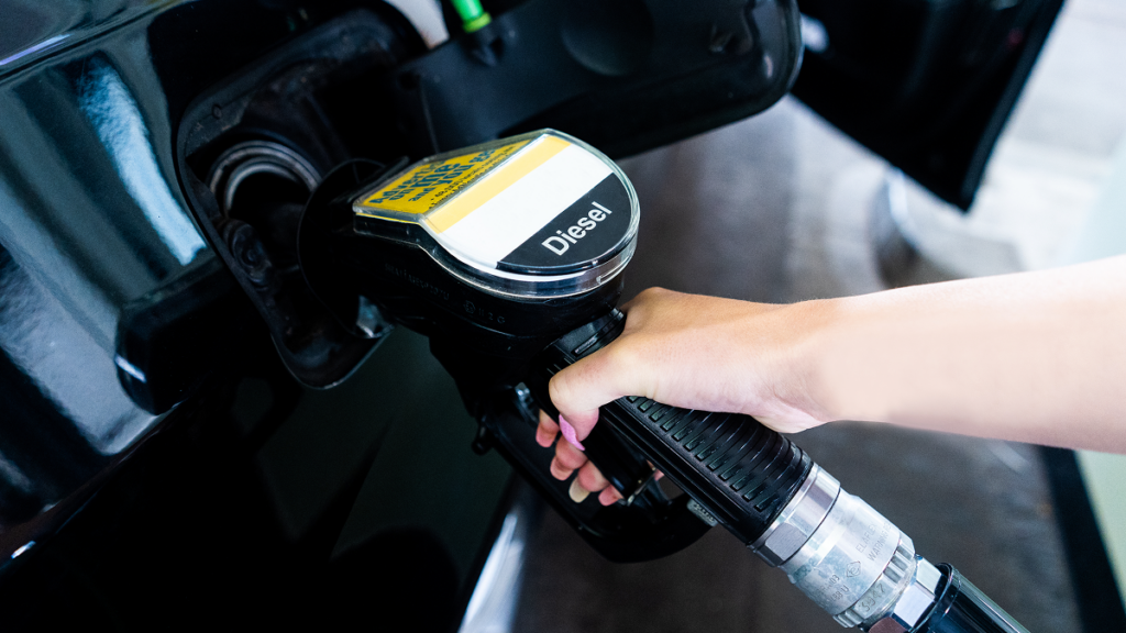 Diesel prices should have dropped yesterday, so why are drivers in Spain not seeing it?