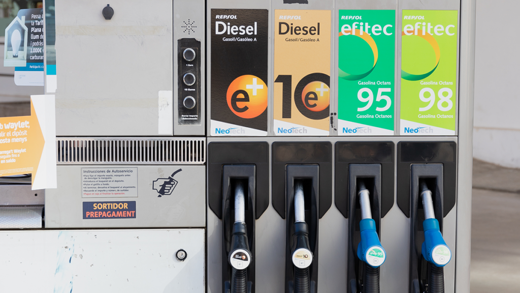 Spain brings 20 cent fuel discount to petrol drivers in October as prices keep rising