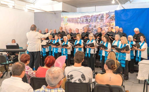 Nerja choir Coral Alminares performing