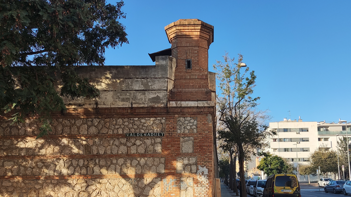 Side façade of the old Málaga prison building in a Málaga neighbourhood.